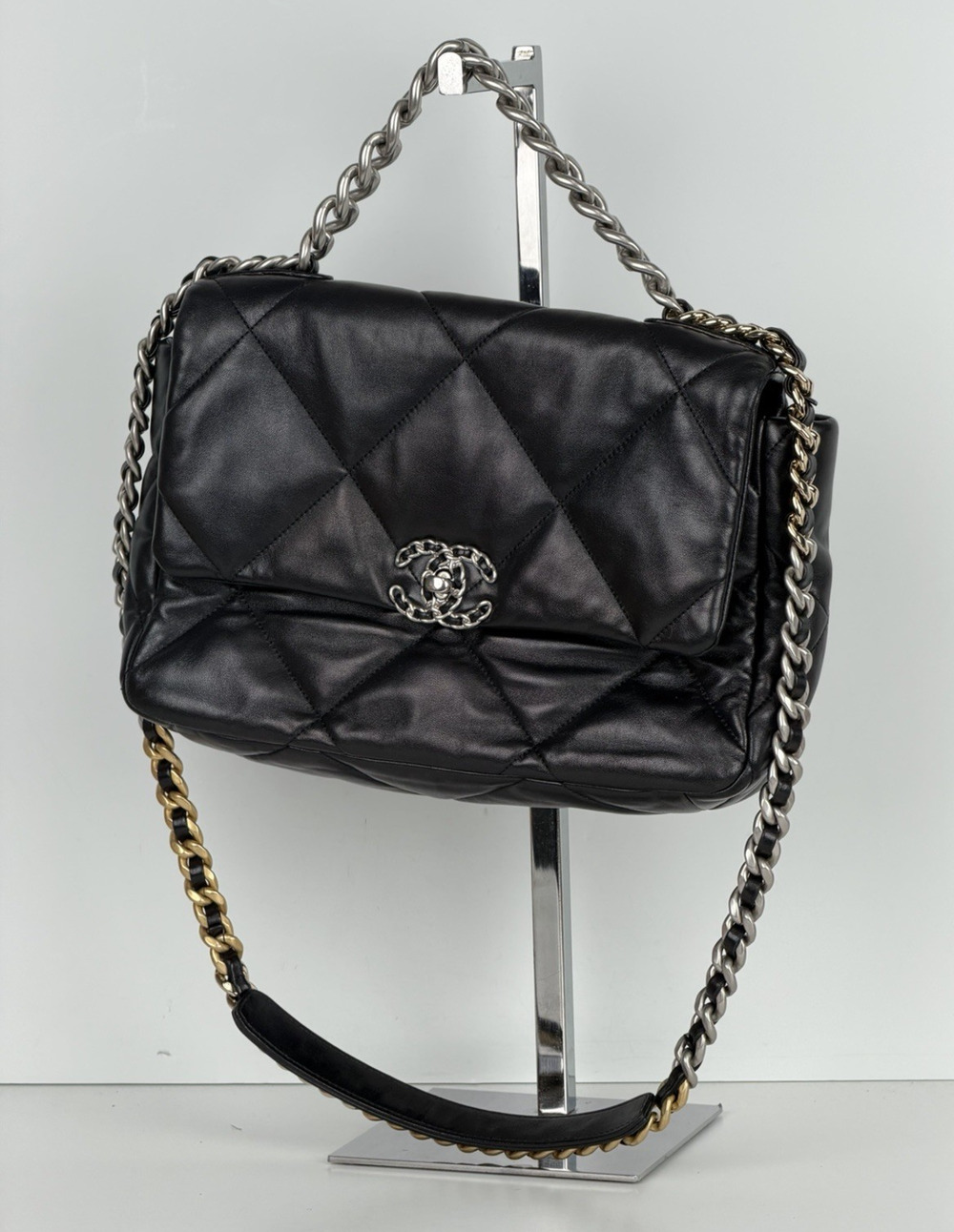 Chanel 19 Flap Maxi Bag in Black Lambskin Leather Two-Tone HW 2022 E8